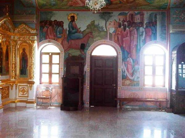 Вход в церковь