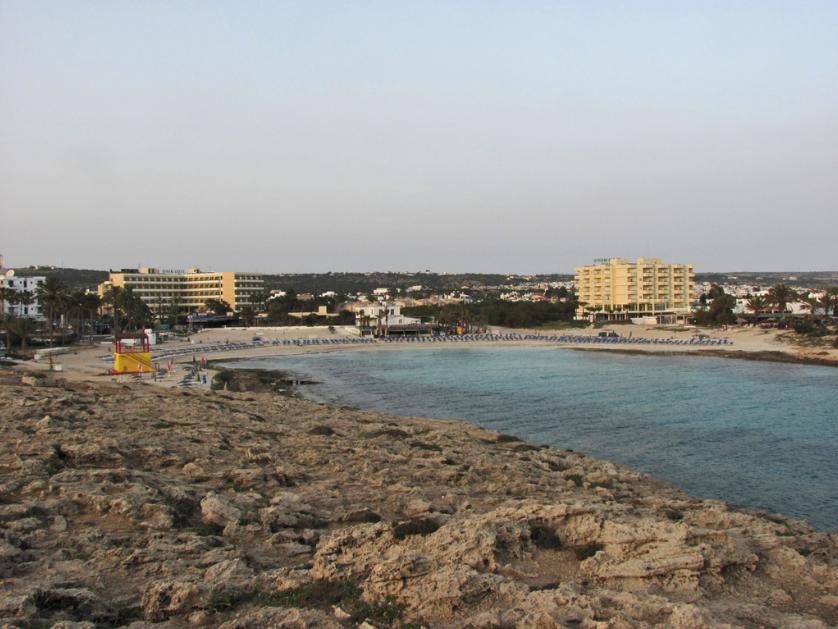 пляж Санди бэй (Sandy Bay) на закате