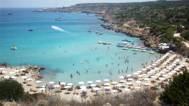пляж Коннос-Бей (Konnos Bay)