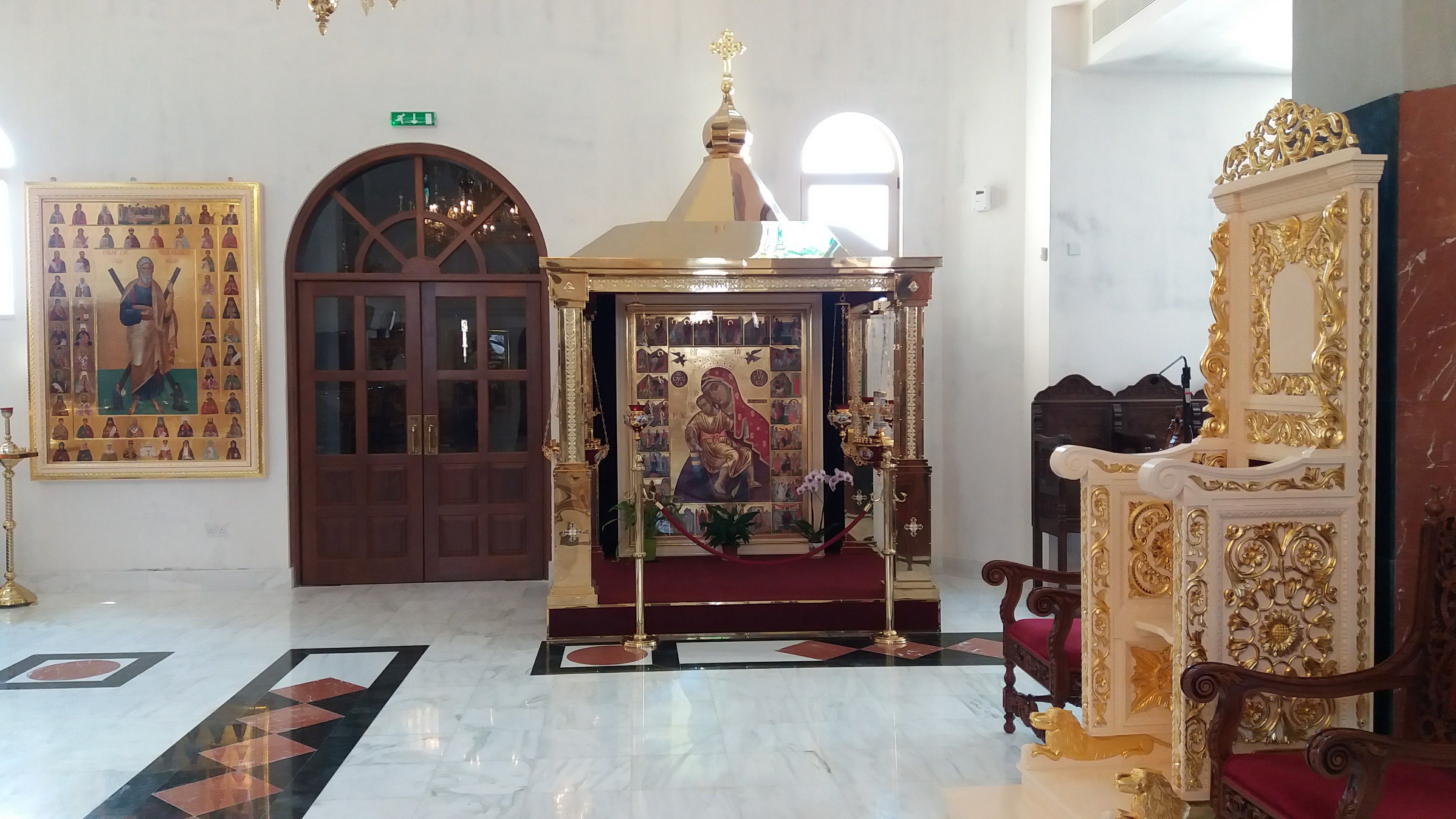 Внутри храма в Эпископио