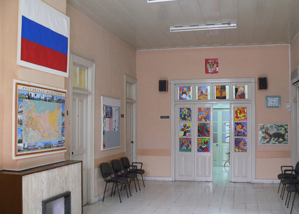Внутри школы